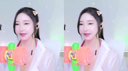Em gái Hàn Hidana thích chơi súng nước và lắc mông theo nhạc